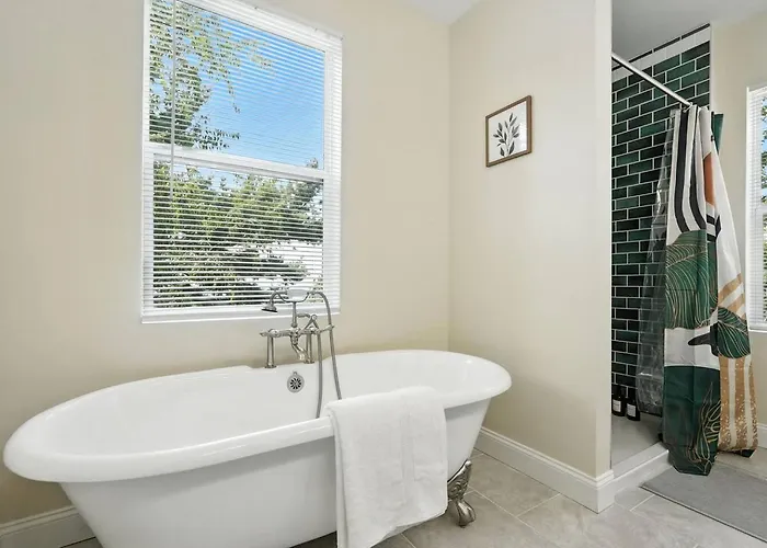 6 Bedroom - Game - Free Parking - Near Stadiums *