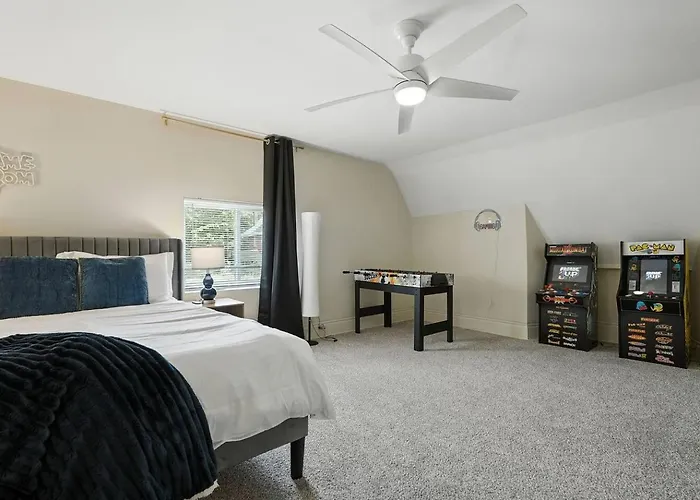 6 Bedroom - Game - Free Parking - Near Stadiums Сasa de vacaciones Pittsburgh