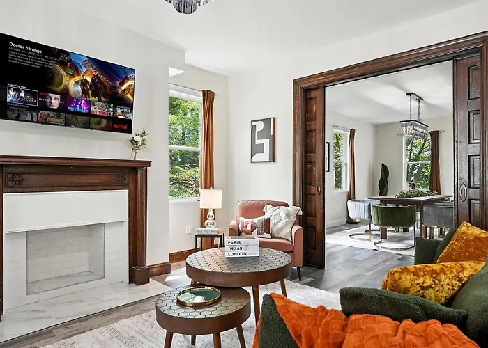 6 Bedroom - Game - Free Parking - Near Stadiums