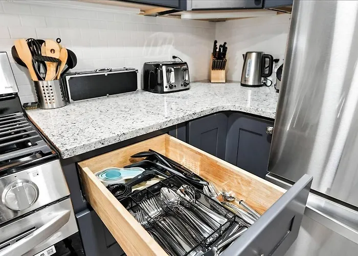 6 Bedroom - Game - Free Parking - Near Stadiums *