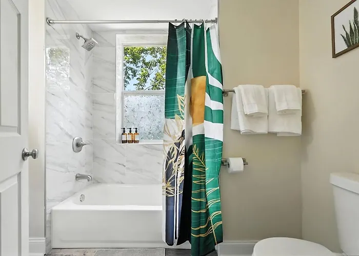 6 Bedroom - Game - Free Parking - Near Stadiums *