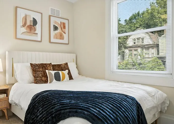 6 Bedroom - Game - Free Parking - Near Stadiums Pittsburgh
