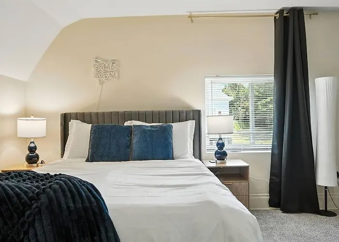 6 Bedroom - Game - Free Parking - Near Stadiums Сasa de vacaciones Pittsburgh